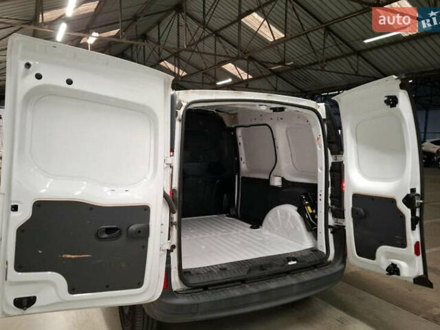 Білий Рено Кєнгу, об'ємом двигуна 0 л та пробігом 28 тис. км за 12900 $, фото 15 на Automoto.ua