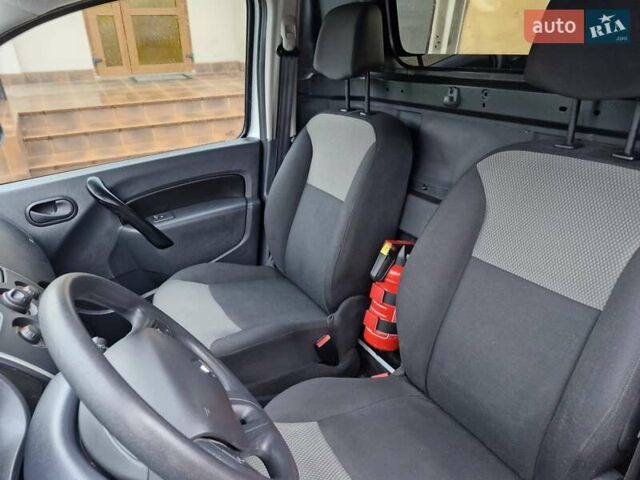 Белый Рено Кенгу, объемом двигателя 1.46 л и пробегом 69 тыс. км за 12300 $, фото 14 на Automoto.ua