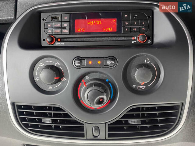 Белый Рено Кенгу, объемом двигателя 1.5 л и пробегом 166 тыс. км за 12250 $, фото 19 на Automoto.ua