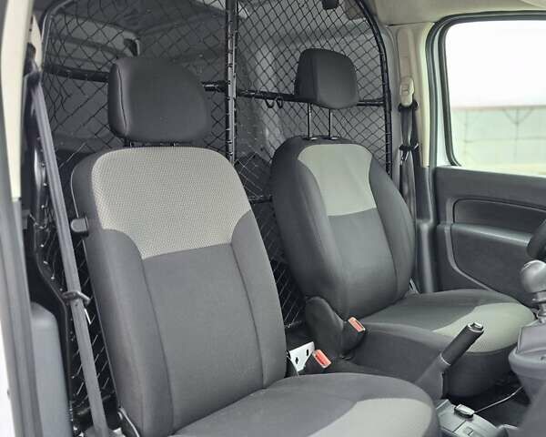 Білий Рено Кєнгу, об'ємом двигуна 1.5 л та пробігом 185 тис. км за 13600 $, фото 26 на Automoto.ua