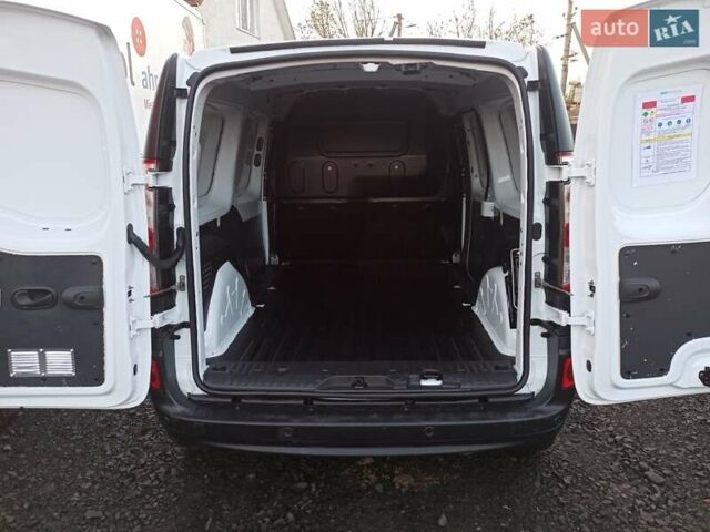 Белый Рено Кенгу, объемом двигателя 1.5 л и пробегом 158 тыс. км за 12590 $, фото 5 на Automoto.ua