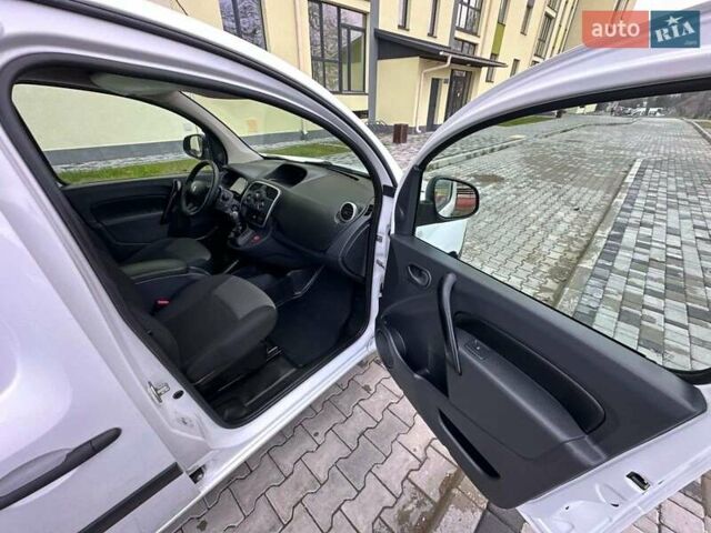 Білий Рено Кєнгу, об'ємом двигуна 1.5 л та пробігом 148 тис. км за 13397 $, фото 26 на Automoto.ua