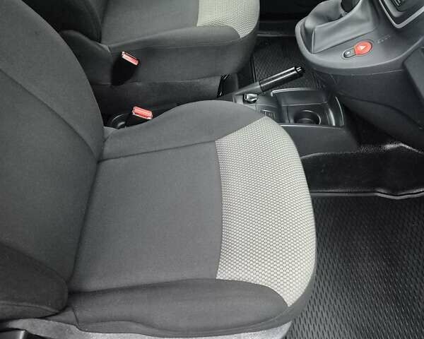 Белый Рено Кенгу, объемом двигателя 0 л и пробегом 32 тыс. км за 13990 $, фото 11 на Automoto.ua