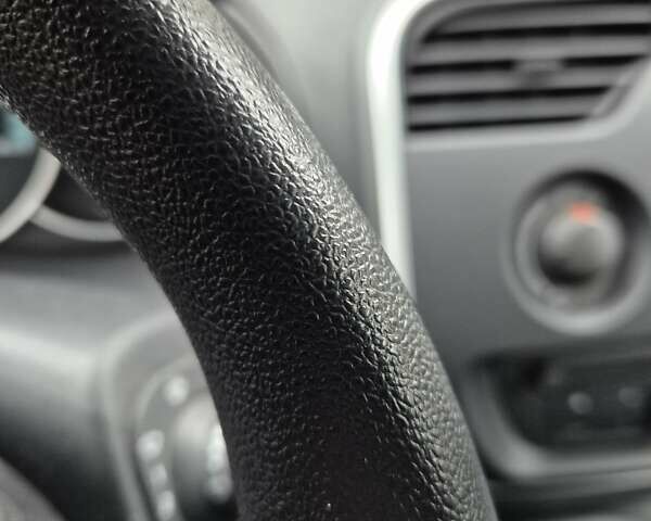 Белый Рено Кенгу, объемом двигателя 0 л и пробегом 32 тыс. км за 13990 $, фото 21 на Automoto.ua