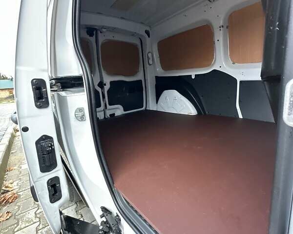 Білий Рено Кєнгу, об'ємом двигуна 1.5 л та пробігом 148 тис. км за 13397 $, фото 21 на Automoto.ua