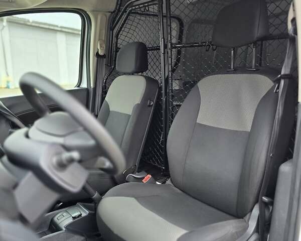 Білий Рено Кєнгу, об'ємом двигуна 1.5 л та пробігом 185 тис. км за 13600 $, фото 30 на Automoto.ua