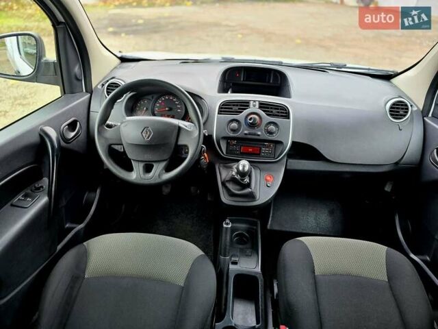 Білий Рено Кєнгу, об'ємом двигуна 1.5 л та пробігом 185 тис. км за 13600 $, фото 28 на Automoto.ua
