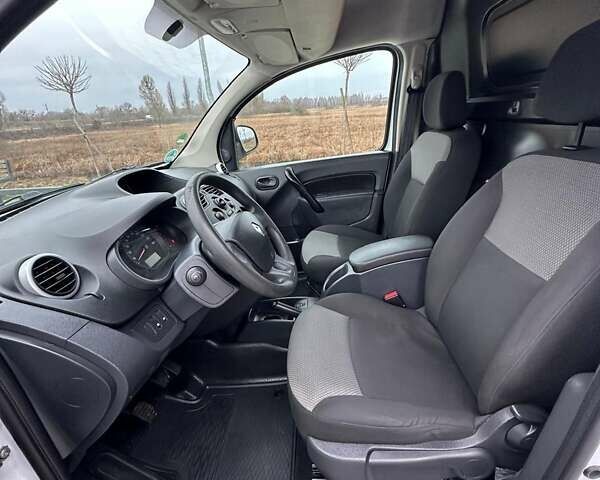 Білий Рено Кєнгу, об'ємом двигуна 1.5 л та пробігом 149 тис. км за 13390 $, фото 15 на Automoto.ua