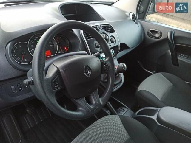 Белый Рено Кенгу, объемом двигателя 1.5 л и пробегом 158 тыс. км за 12590 $, фото 23 на Automoto.ua