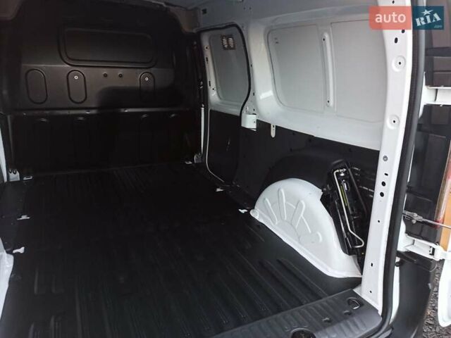 Белый Рено Кенгу, объемом двигателя 1.5 л и пробегом 158 тыс. км за 12590 $, фото 7 на Automoto.ua