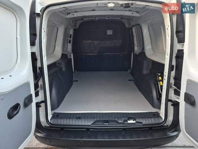 Белый Рено Кенгу, объемом двигателя 0 л и пробегом 32 тыс. км за 13990 $, фото 31 на Automoto.ua