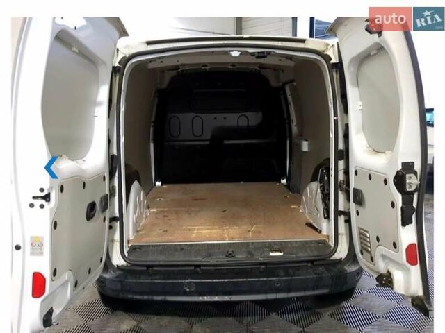 Белый Рено Кенгу, объемом двигателя 1.5 л и пробегом 165 тыс. км за 14700 $, фото 3 на Automoto.ua