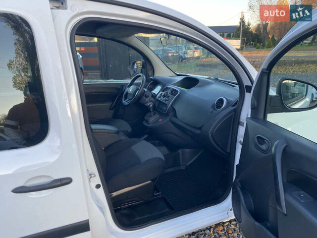 Белый Рено Кенгу, объемом двигателя 1.5 л и пробегом 187 тыс. км за 10499 $, фото 26 на Automoto.ua