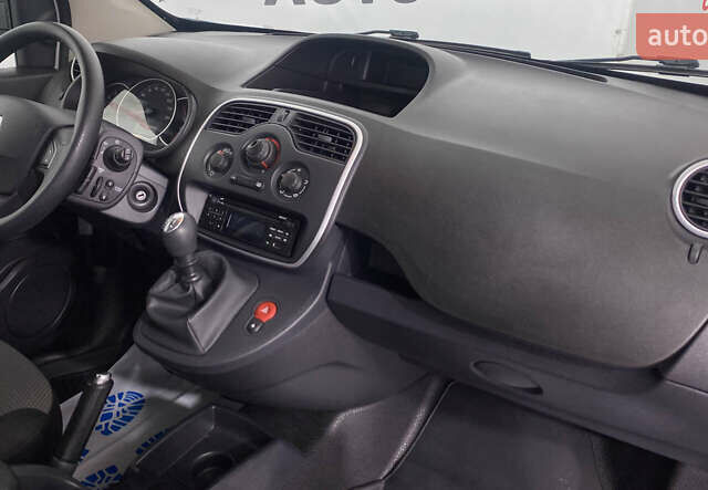 Белый Рено Кенгу, объемом двигателя 1.5 л и пробегом 166 тыс. км за 12250 $, фото 11 на Automoto.ua