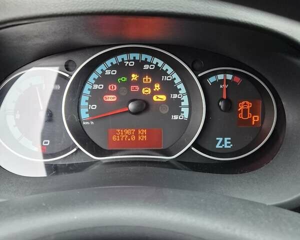 Белый Рено Кенгу, объемом двигателя 0 л и пробегом 32 тыс. км за 13990 $, фото 28 на Automoto.ua