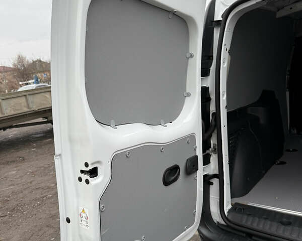 Білий Рено Кєнгу, об'ємом двигуна 0 л та пробігом 12 тис. км за 14000 $, фото 21 на Automoto.ua