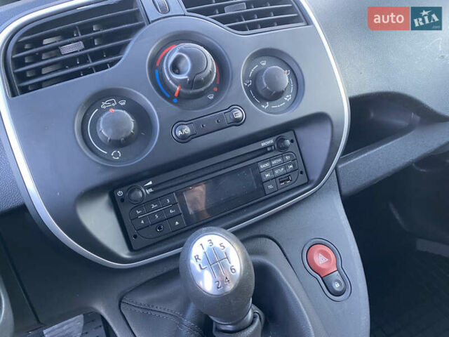 Белый Рено Кенгу, объемом двигателя 1.5 л и пробегом 187 тыс. км за 10499 $, фото 20 на Automoto.ua