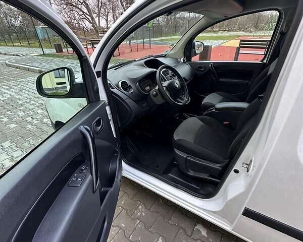 Білий Рено Кєнгу, об'ємом двигуна 1.5 л та пробігом 148 тис. км за 13397 $, фото 28 на Automoto.ua