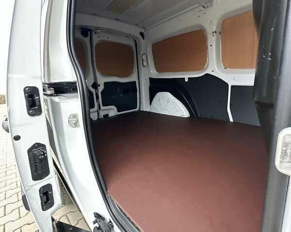 Білий Рено Кєнгу, об'ємом двигуна 1.5 л та пробігом 149 тис. км за 13390 $, фото 30 на Automoto.ua