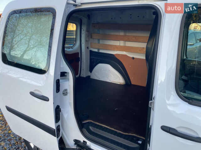 Белый Рено Кенгу, объемом двигателя 1.5 л и пробегом 187 тыс. км за 10499 $, фото 24 на Automoto.ua