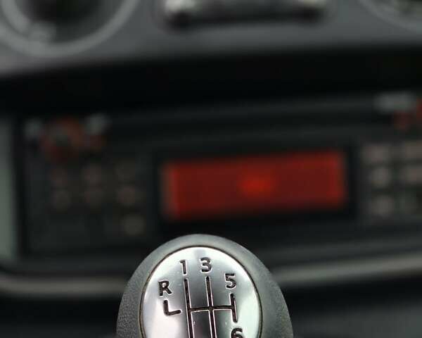 Білий Рено Кєнгу, об'ємом двигуна 1.5 л та пробігом 185 тис. км за 13600 $, фото 32 на Automoto.ua