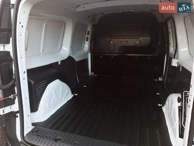 Белый Рено Кенгу, объемом двигателя 1.5 л и пробегом 158 тыс. км за 12590 $, фото 6 на Automoto.ua