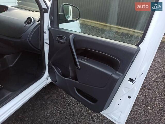 Белый Рено Кенгу, объемом двигателя 1.5 л и пробегом 158 тыс. км за 12590 $, фото 15 на Automoto.ua