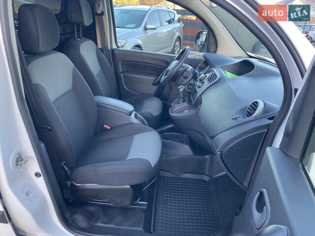 Белый Рено Кенгу, объемом двигателя 1.5 л и пробегом 187 тыс. км за 10499 $, фото 27 на Automoto.ua