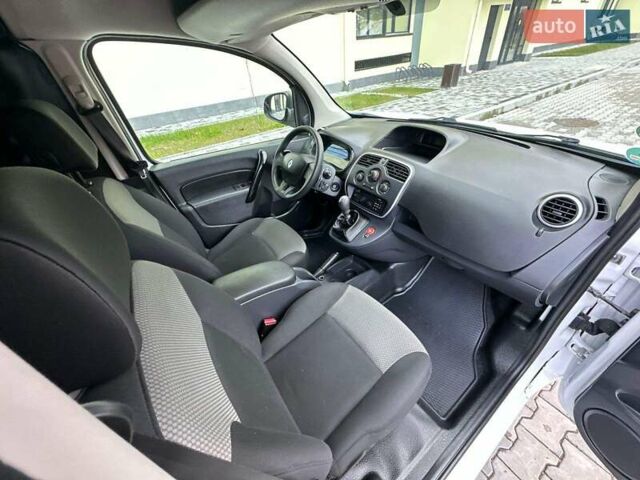 Білий Рено Кєнгу, об'ємом двигуна 1.5 л та пробігом 148 тис. км за 13397 $, фото 25 на Automoto.ua