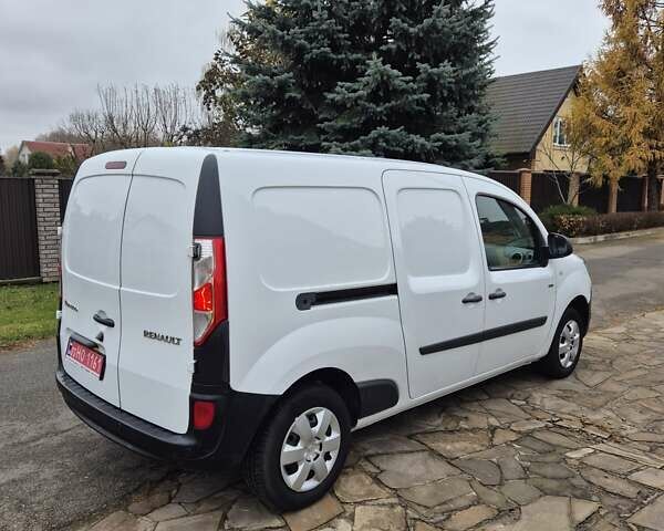 Белый Рено Кенгу, объемом двигателя 0 л и пробегом 32 тыс. км за 13990 $, фото 2 на Automoto.ua