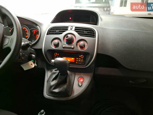 Білий Рено Кєнгу, об'ємом двигуна 0 л та пробігом 28 тис. км за 12900 $, фото 13 на Automoto.ua