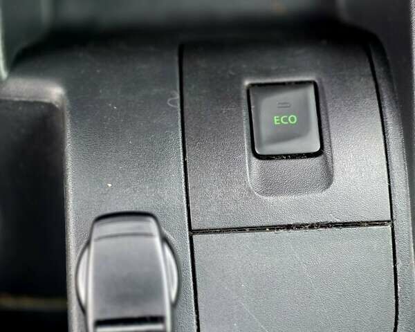 Білий Рено Кєнгу, об'ємом двигуна 1.5 л та пробігом 185 тис. км за 13600 $, фото 34 на Automoto.ua