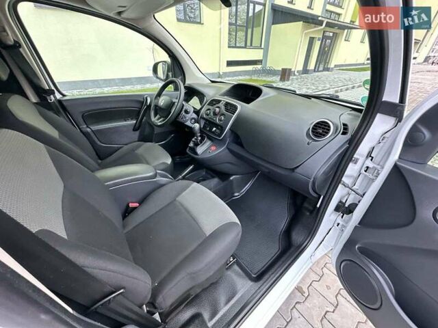 Білий Рено Кєнгу, об'ємом двигуна 1.5 л та пробігом 148 тис. км за 13397 $, фото 27 на Automoto.ua