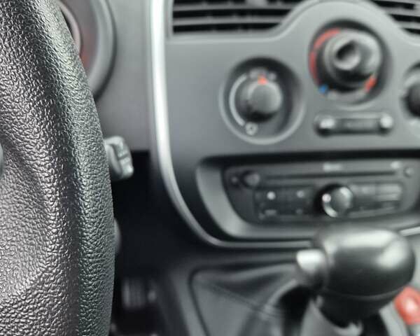 Белый Рено Кенгу, объемом двигателя 0 л и пробегом 32 тыс. км за 13990 $, фото 17 на Automoto.ua