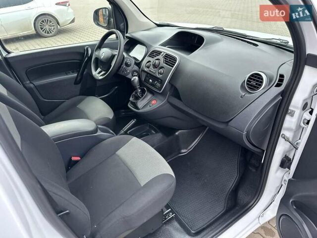 Білий Рено Кєнгу, об'ємом двигуна 1.5 л та пробігом 149 тис. км за 13390 $, фото 32 на Automoto.ua