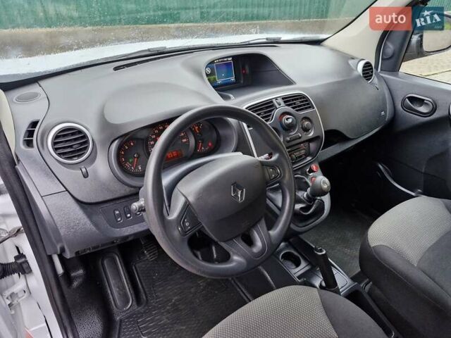 Белый Рено Кенгу, объемом двигателя 1.46 л и пробегом 69 тыс. км за 12300 $, фото 15 на Automoto.ua