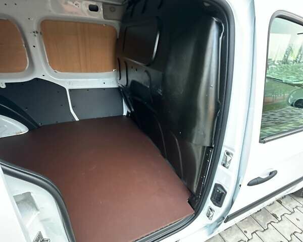 Білий Рено Кєнгу, об'ємом двигуна 1.5 л та пробігом 148 тис. км за 13397 $, фото 20 на Automoto.ua