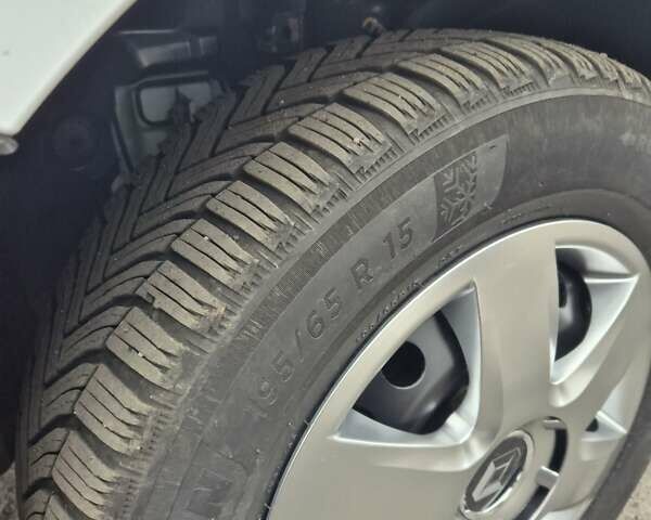 Білий Рено Кєнгу, об'ємом двигуна 1.5 л та пробігом 109 тис. км за 12700 $, фото 23 на Automoto.ua