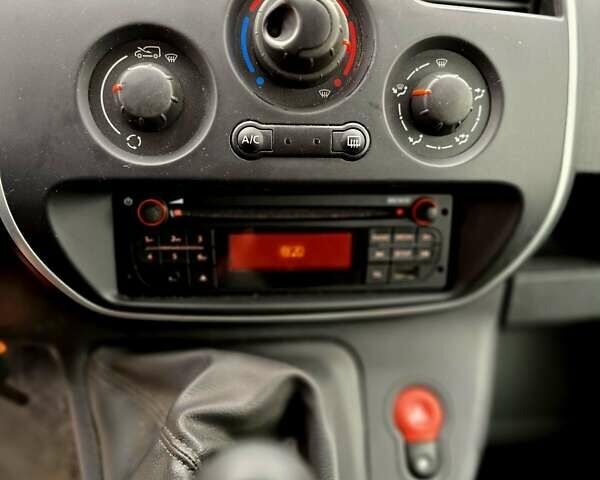 Білий Рено Кєнгу, об'ємом двигуна 1.5 л та пробігом 185 тис. км за 13600 $, фото 31 на Automoto.ua