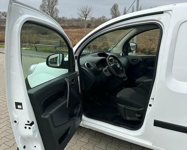 Білий Рено Кєнгу, об'ємом двигуна 1.5 л та пробігом 149 тис. км за 13390 $, фото 40 на Automoto.ua
