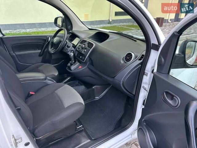 Білий Рено Кєнгу, об'ємом двигуна 1.5 л та пробігом 148 тис. км за 13397 $, фото 23 на Automoto.ua