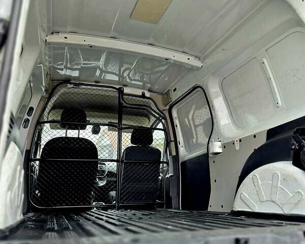 Білий Рено Кєнгу, об'ємом двигуна 1.5 л та пробігом 185 тис. км за 13600 $, фото 21 на Automoto.ua