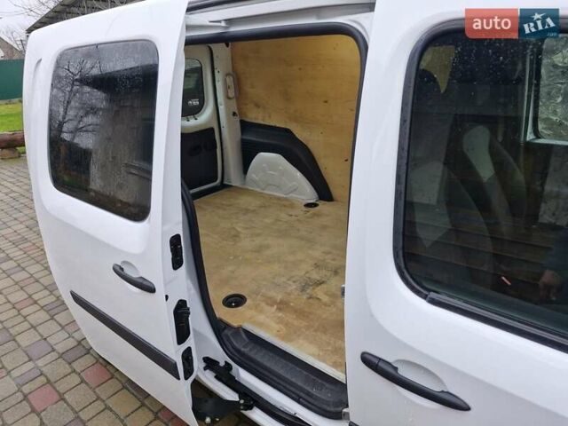 Белый Рено Кенгу, объемом двигателя 1.46 л и пробегом 69 тыс. км за 12300 $, фото 22 на Automoto.ua