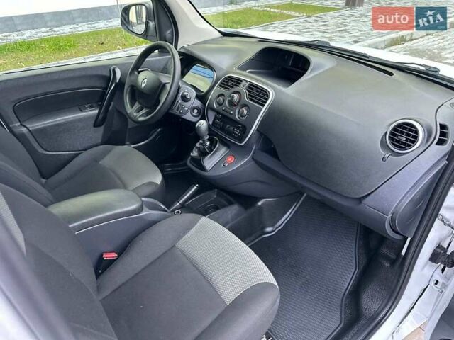 Білий Рено Кєнгу, об'ємом двигуна 1.5 л та пробігом 148 тис. км за 13397 $, фото 24 на Automoto.ua