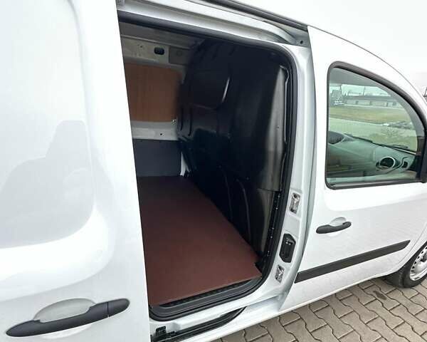 Білий Рено Кєнгу, об'ємом двигуна 1.5 л та пробігом 149 тис. км за 13390 $, фото 29 на Automoto.ua