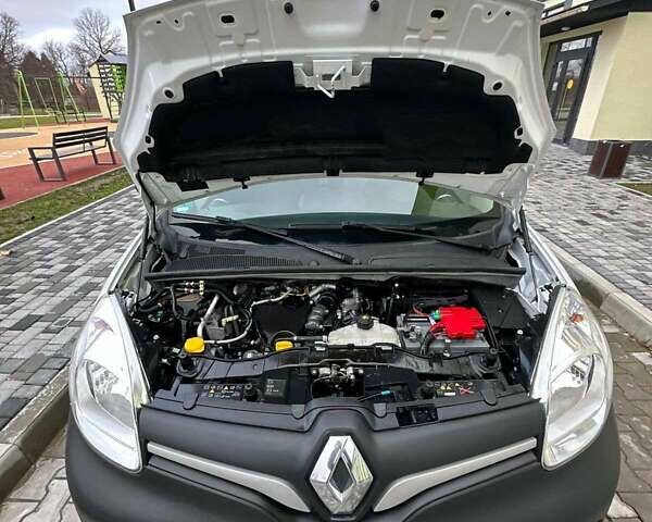 Білий Рено Кєнгу, об'ємом двигуна 1.5 л та пробігом 148 тис. км за 13397 $, фото 18 на Automoto.ua