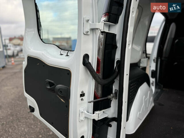 Білий Рено Кєнгу, об'ємом двигуна 1.46 л та пробігом 175 тис. км за 12600 $, фото 58 на Automoto.ua