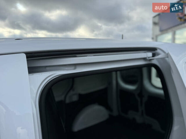 Білий Рено Кєнгу, об'ємом двигуна 1.46 л та пробігом 175 тис. км за 12600 $, фото 39 на Automoto.ua