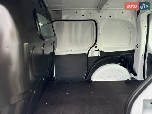 Білий Рено Кєнгу, об'ємом двигуна 1.46 л та пробігом 175 тис. км за 12600 $, фото 40 на Automoto.ua