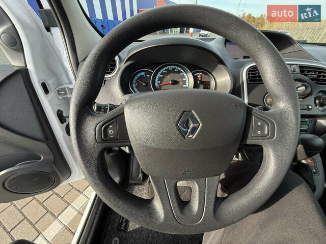 Белый Рено Кенгу, объемом двигателя 0 л и пробегом 36 тыс. км за 14500 $, фото 13 на Automoto.ua
